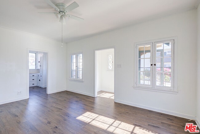 Building Photo - 1445 N Vista St