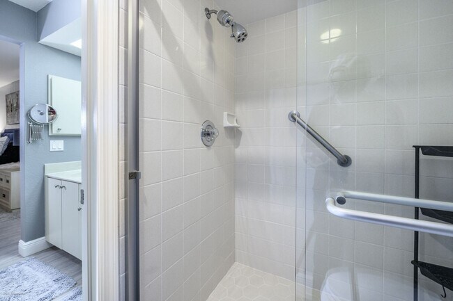 Building Photo - PRICE DROP!! FURNISHED ANNUAL RENTAL- WATERFRONT