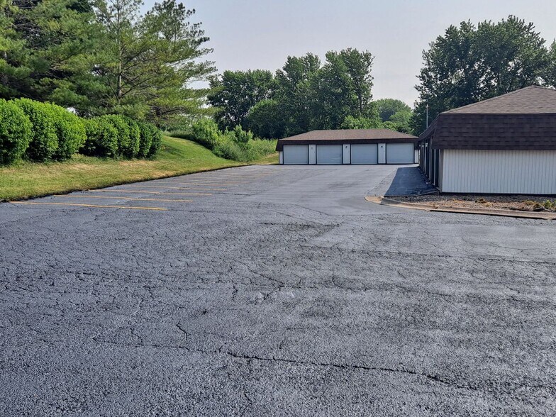 Building Photo - 2796 Willow Dr