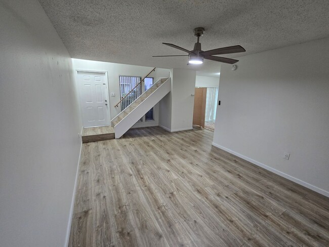 Building Photo - Orlando - 3 Bedroom, 2 Bathroom - $2,295.00