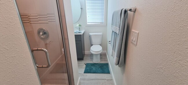 Building Photo - Newly Remodeled 1 Bedroom / Call or text O...