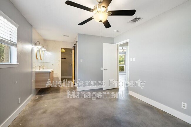 Building Photo - 2025 Monarch Dr
