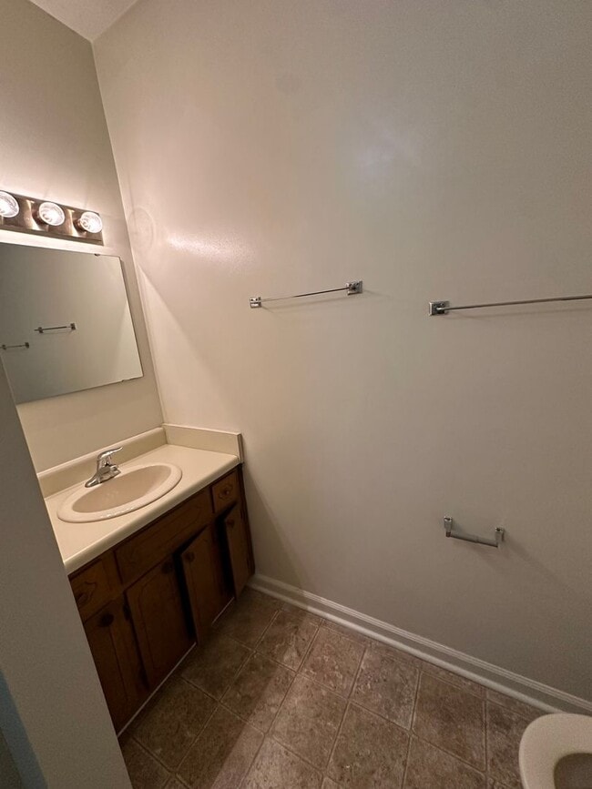 Building Photo - 526 E Main St