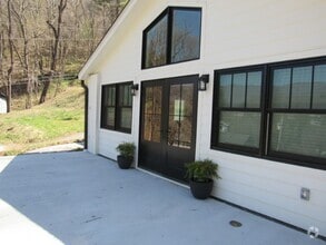 Building Photo - $1,800 - 2 Bed/2Bath Newly Renovated Unfur...