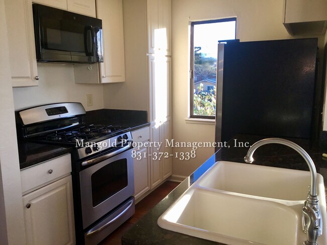 Building Photo - Charming Two-Story 2-Bed 2-Bath Home with Wrap-Around Balcony & Hardwood Floors in Seaside