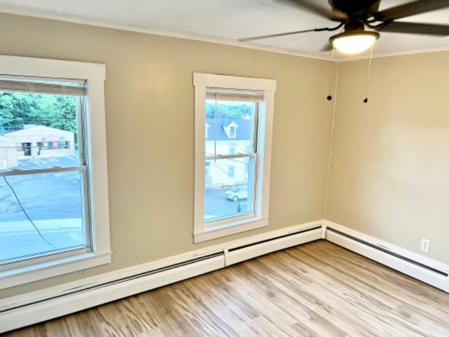 Building Photo - 143 Main St