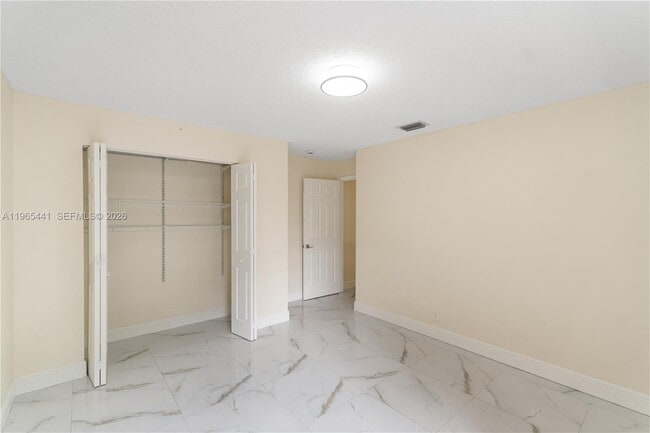 Building Photo - 11009 Mainsail Dr