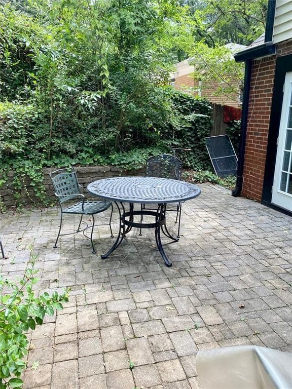 Building Photo - 487 Lakeshore Dr NE