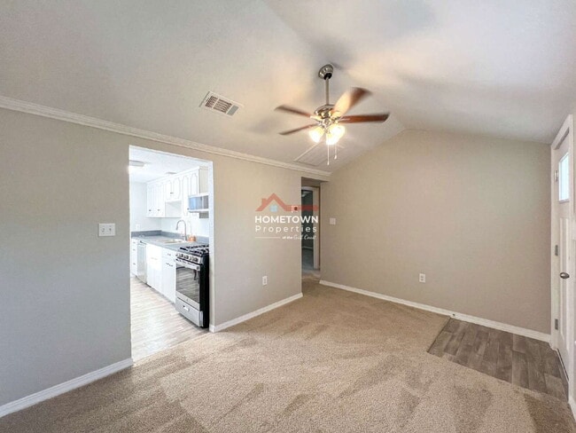 Building Photo - 2265 Klinger St