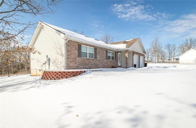 Building Photo - Beautiful 3 Bedroom, 2 Bathroom Home in No...