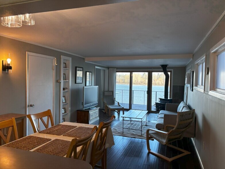 Great Room - 7356 S Miles Pl