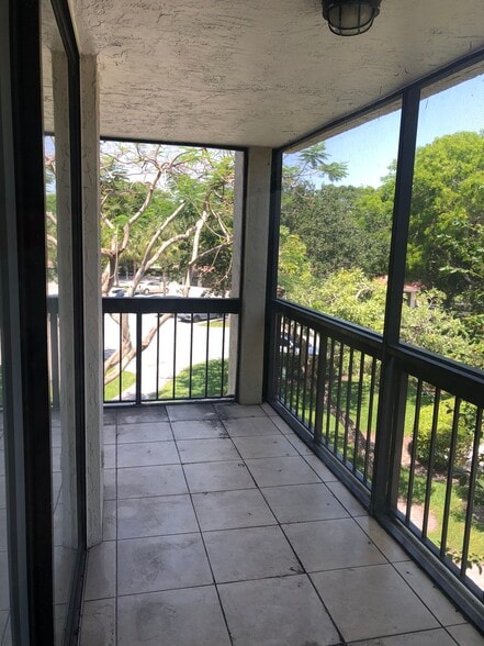 Corner balcony - 820 Lavers Cir