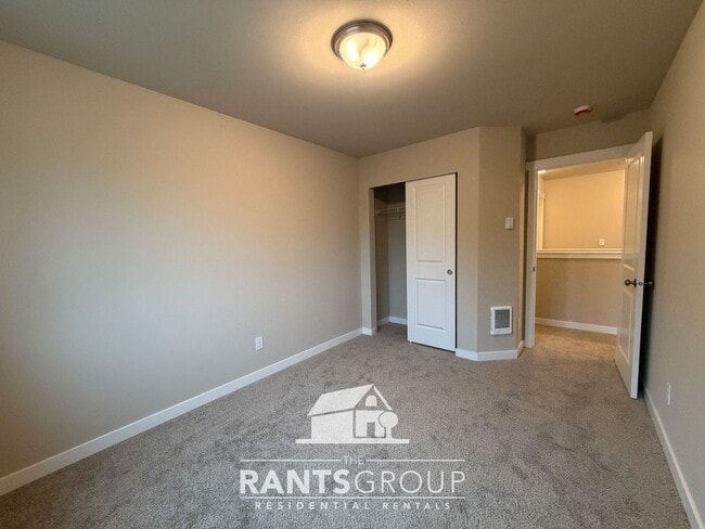 Building Photo - Leah's Landing