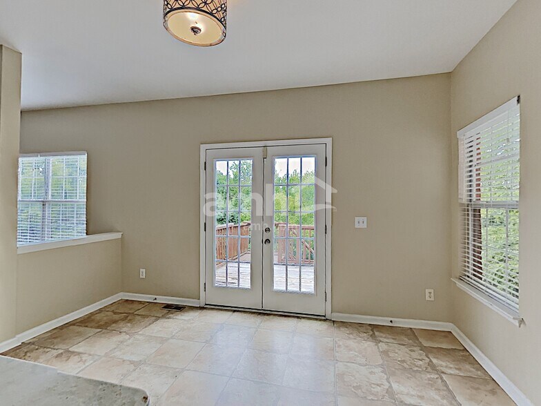 Building Photo - 147 Grove Ln S