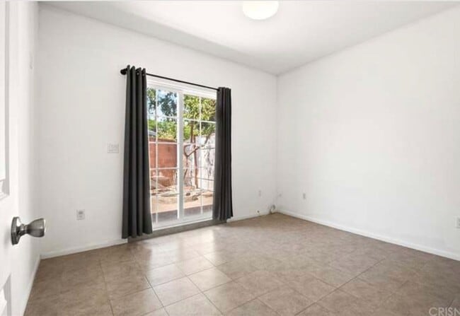 Building Photo - Charming 1 Bed / 1 Bath ADU with Private Patio in Prime Sylmar Location