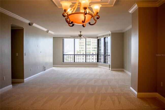 Building Photo - 1 Beach Dr SE