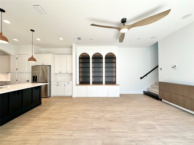 Building Photo - 8436 Lyside Dr