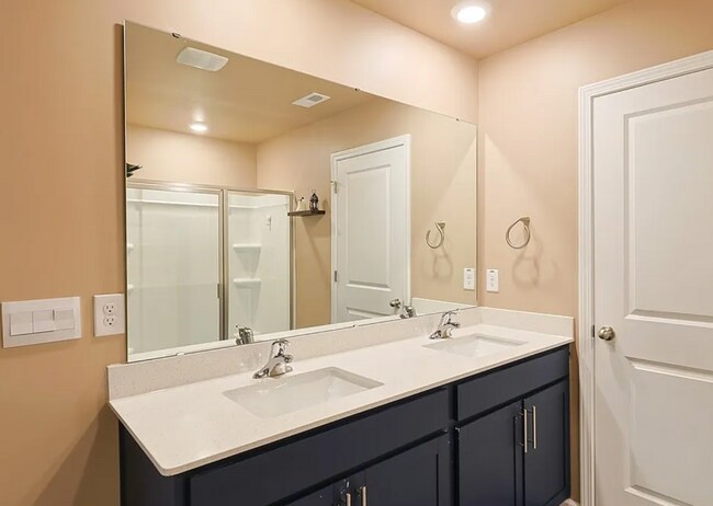 Building Photo - Beautiful 5 Bedroom, 3 Bath Home- New to Rental Market- Short Commute to Ft. Bragg