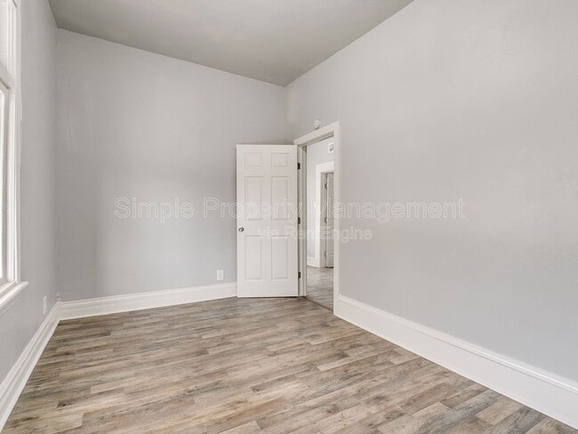 Building Photo - 611 E Springer Ave