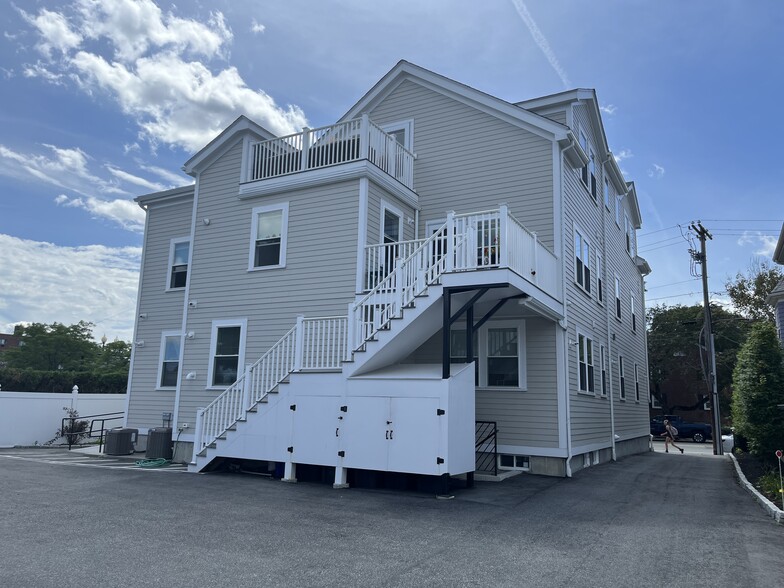 Building Photo - 925-927-927 Massachusetts Ave