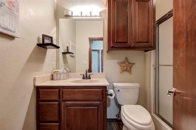 Building Photo - 1920 Fairway Dr