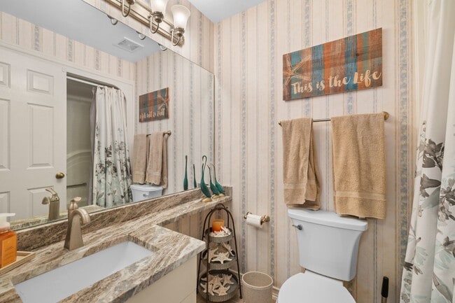 Building Photo - Sapphire lakes - 2 bedroom fully furnished condo