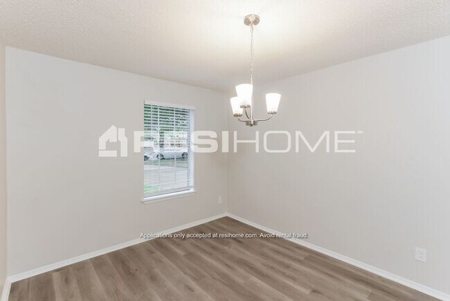 Building Photo - 913 Pepperidge Ct