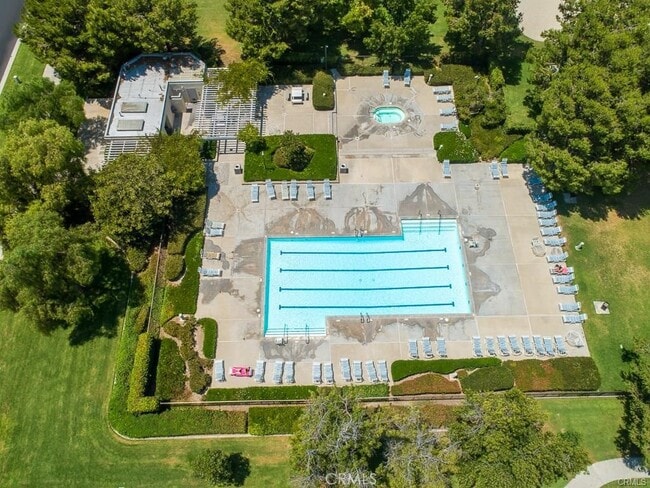 Building Photo - 543 Springbrook N
