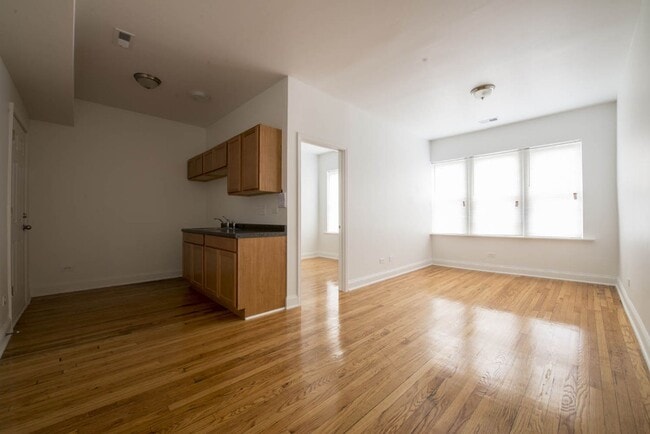 Building Photo - 3600 W Franklin Blvd Chicago, IL 60624