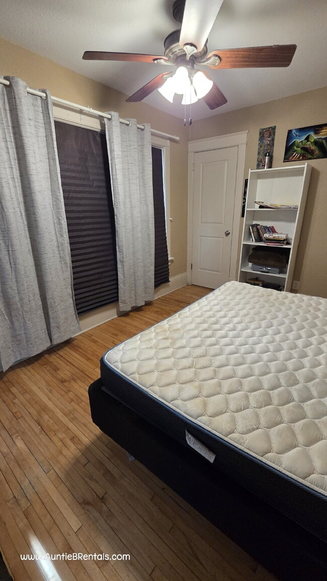 Building Photo - 2BR 1BA Beautiful Triplex Upper Unit - VIDEO TOUR