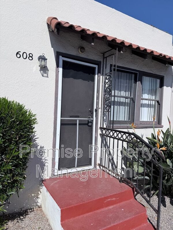 Primary Photo - 608 Surfrider Way