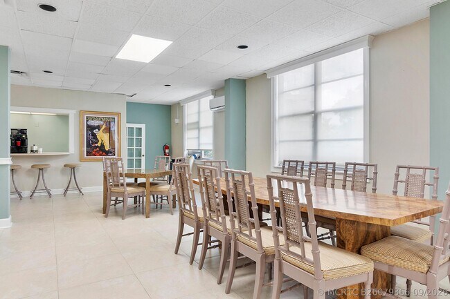 Building Photo - 2851 S Ocean Blvd