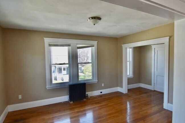 Building Photo - 106 Brook St