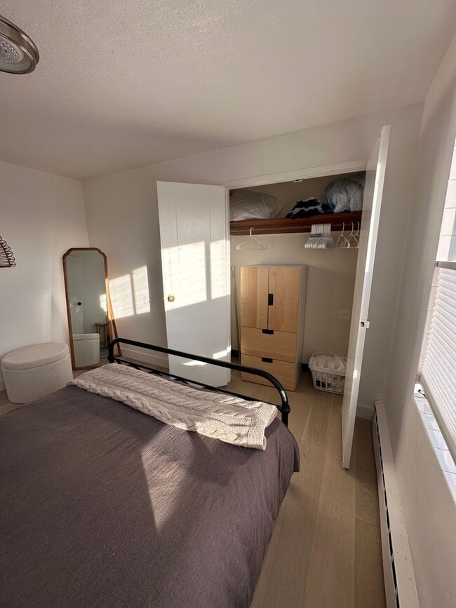 Building Photo - Cute and Clean Furnished Condo
