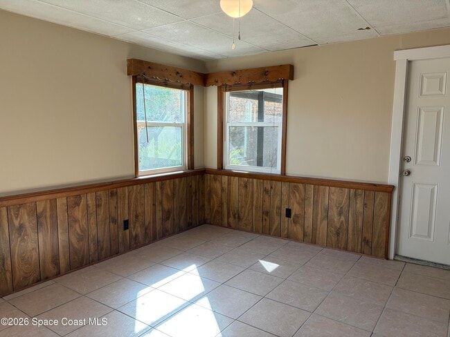 Building Photo - 619 Rosada St