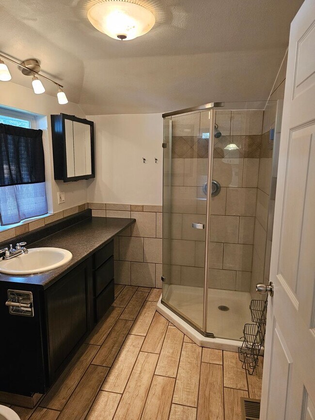 Building Photo - Charming 4Bed/2Bath Home in the Heart of Rainier! Available 6/10/26