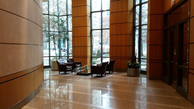 Building Photo - 400 N La Salle Dr