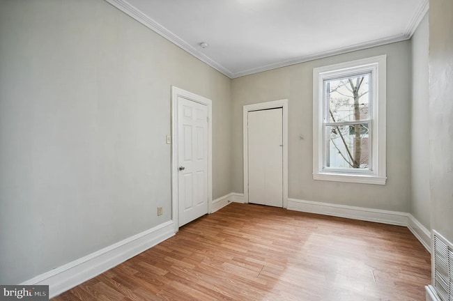 Building Photo - 2014 W Oxford St