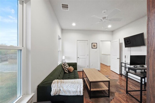 Building Photo - 3400 Castor St