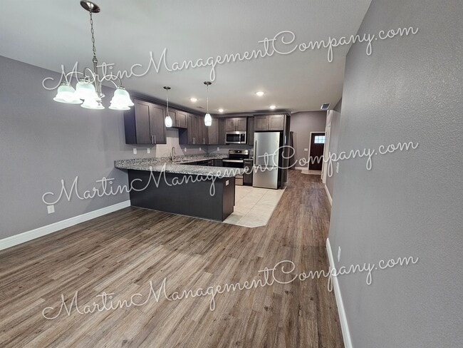 Building Photo - 3005 Aaron Ave