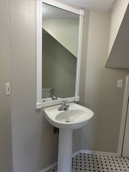 Building Photo - 2035 Fluorshire Dr