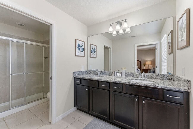 Building Photo - 8914 Zurich Ln