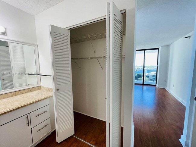 Building Photo - 20505 E Country Club Dr