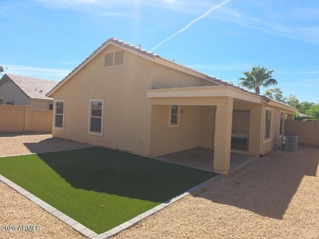 Building Photo - 3334 E Woodside Way