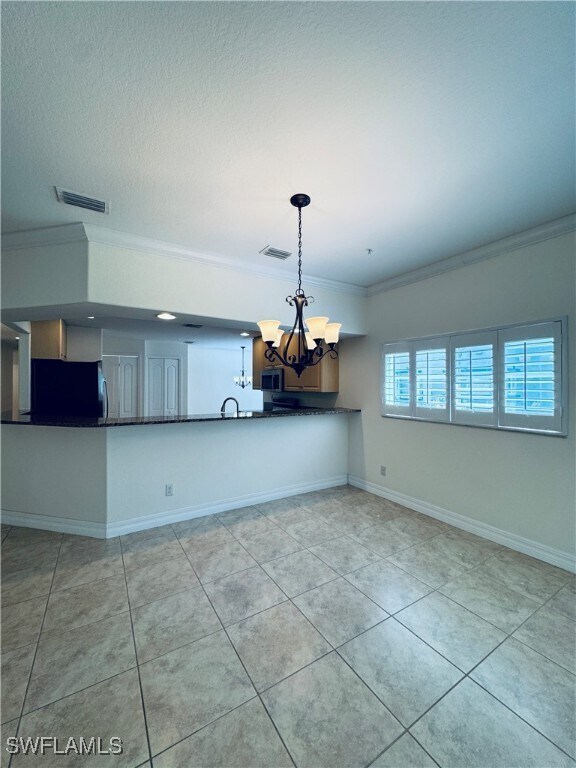 Building Photo - 12101 Santaluz Dr