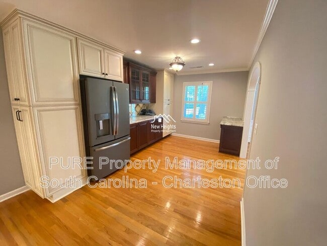 Building Photo - 14 Lampton Rd