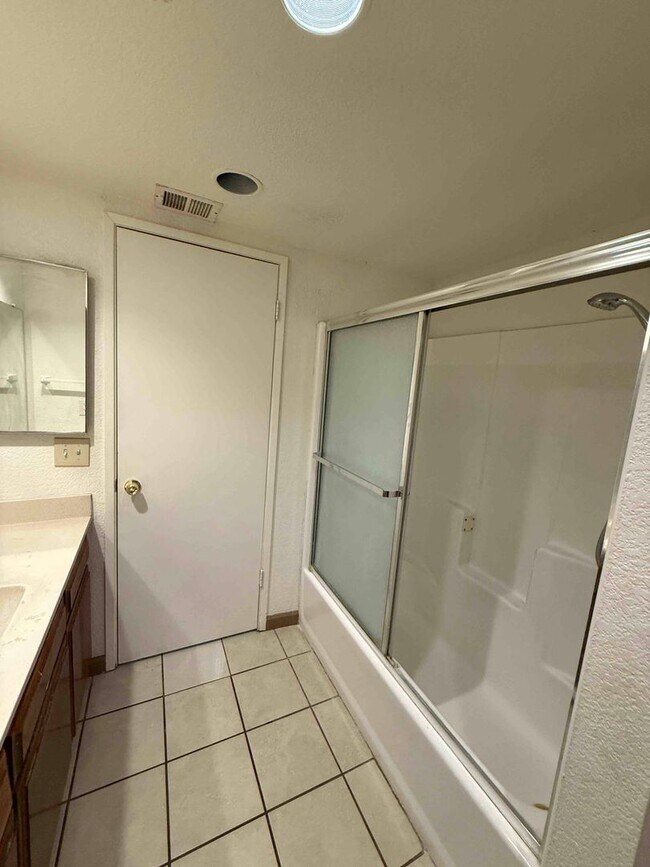 Building Photo - 5609 Odea Dr