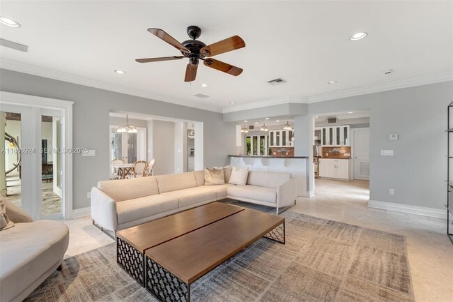 Building Photo - 11 E Rivo Alto Dr