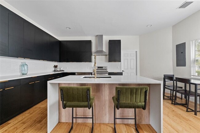 Building Photo - 680 25th Ave S