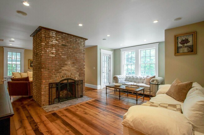 Building Photo - 314 Haverstraw Rd